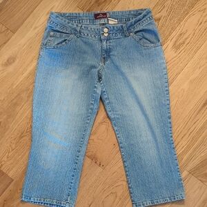 3/$15 Jordache Capri Jeans
